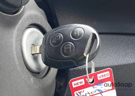 2014 Ford Fiesta Se z USA, uszkodzony, nr VIN 3FADP4EJ7EM138988